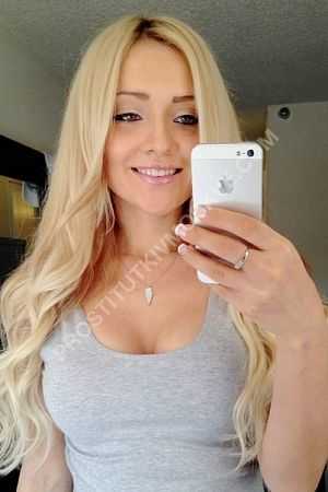 Надя, метро Достоевская