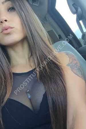 аня, метро Театральная