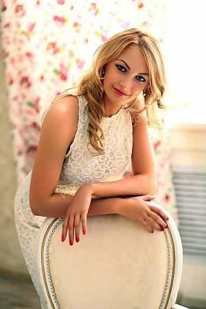 Анюта, метро Пионерская