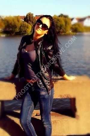 Галя, метро Театральная