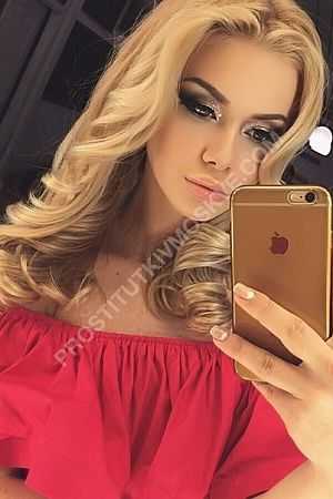 Яна, метро Технопарк