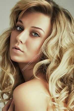 Яна, метро Полянка