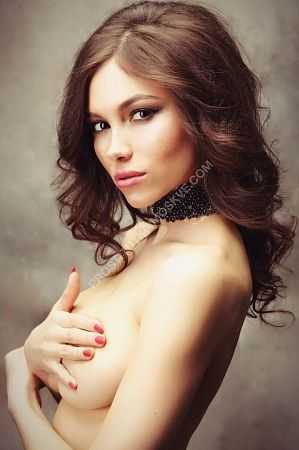 Лариса, метро Международная