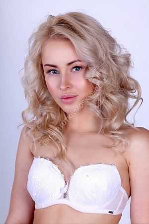 Диана, метро Менделеевская