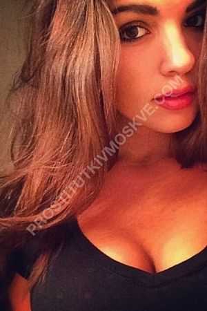 Света, метро Театральная