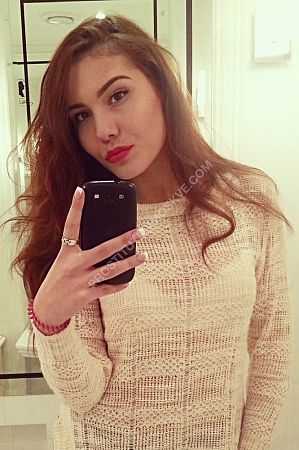 Света, метро Крымская