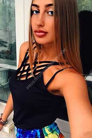 Лия, метро Чкаловская