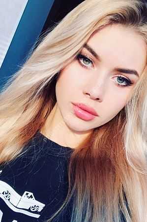 Надя, метро Технопарк