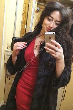 Ануш, метро Менделеевская