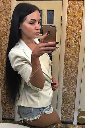 Яна, метро Кропоткинская