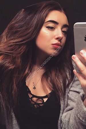 Яна, метро Достоевская