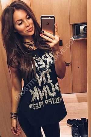 Кристина, метро Волжская