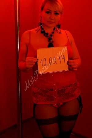 Настя, метро Петровский парк