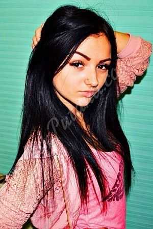 Юлия, метро Международная