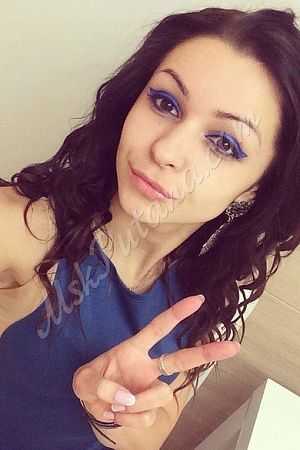 Аня, метро Улица 1905 года