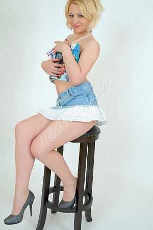 Каролина, метро Парк Победы