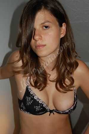 Валя, метро Октябрьская