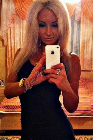 Лина, метро Ломоносовский проспект