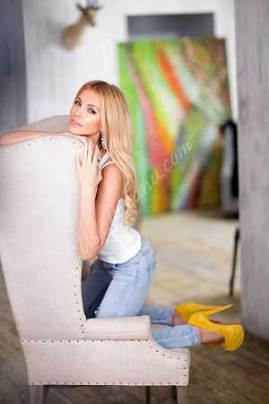 Анжелика, метро Крымская