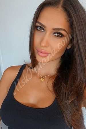 Яна, метро Технопарк