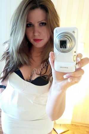 Юля, метро Лесопарковая