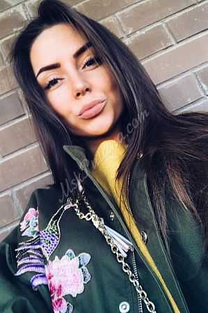 Александра, метро Театральная