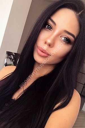 Юля, метро Чистые пруды