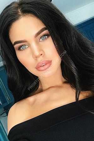 Лена, метро Панфиловская