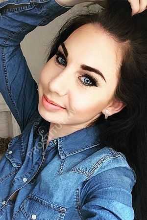 Соня, метро Театральная