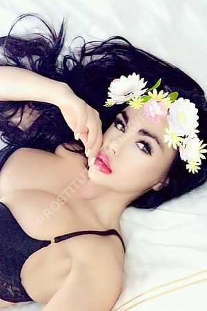 Катя, метро Менделеевская