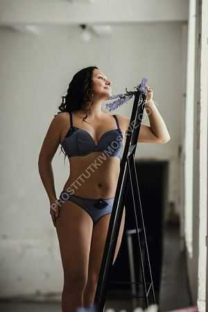 Нина, метро Октябрьская