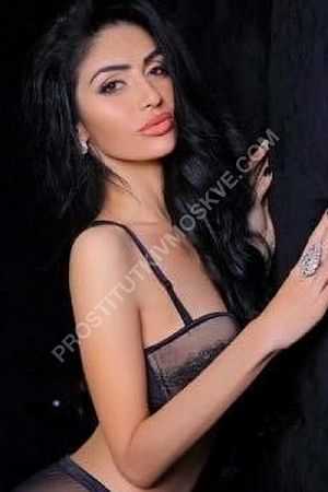 Эмира, метро Каховская