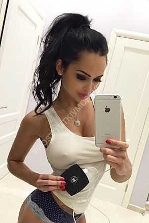 Лейла, метро Парк Победы