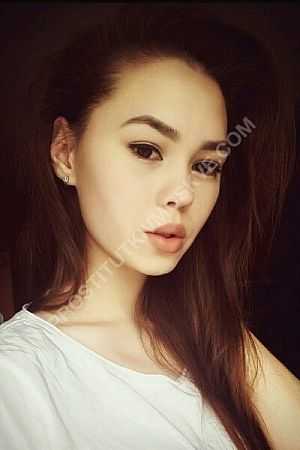 Ника, метро Площадь Революции