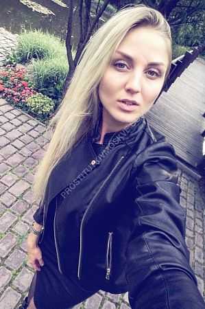 Варя, метро Чкаловская