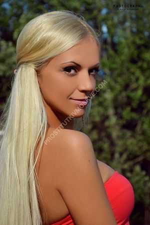 Александра, метро Академическая