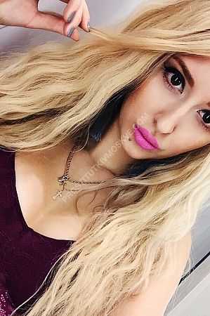 Нина, метро Международная