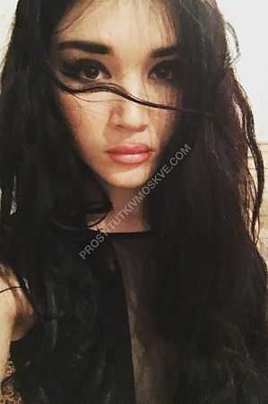 Лора, метро Театральная