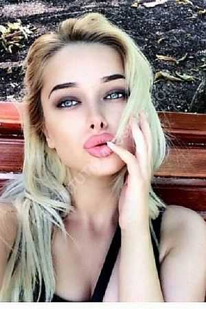 алена, метро Новогиреево