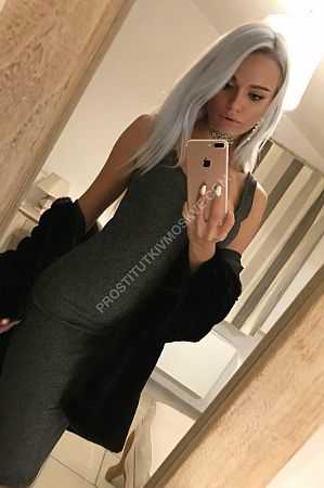 Саша, метро Александровский сад