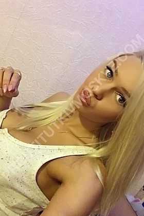 Карина, метро Новоясеневская