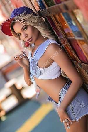 Леся, метро Видное