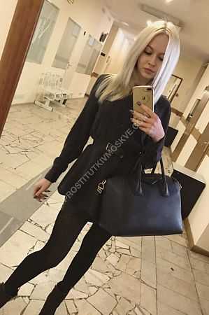 варя, метро Крылатское