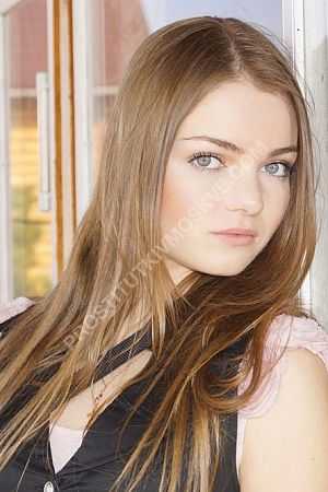 Нина, метро Достоевская