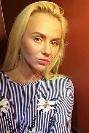 Катя, метро Каховская