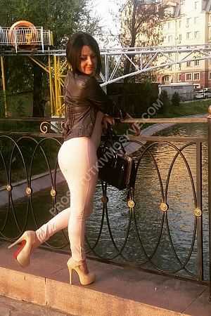 Анна, метро Марксистская