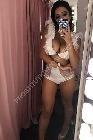 Алина, метро Международная