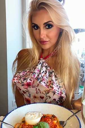 ева, метро Улица Горчакова