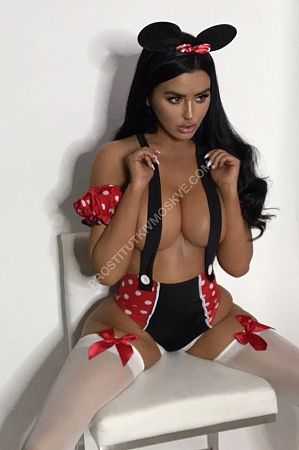 Нинель, метро Цветной бульвар