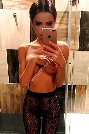 Зара, метро Театральная